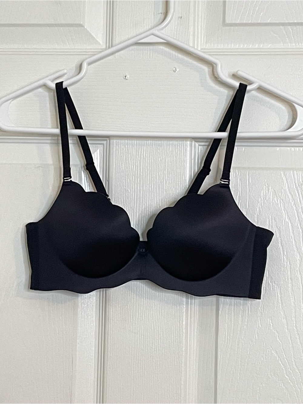 Understance Seamless Black Scallop Pushup Bra Size 34A